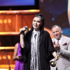 Певица Ёлка была удостоена специальной премии за то, что ее песня "Прованс" оказалась самой часто ротируемой на радио за последние 10 лет, в общей сложности она прозвучала более 17 000 раз!